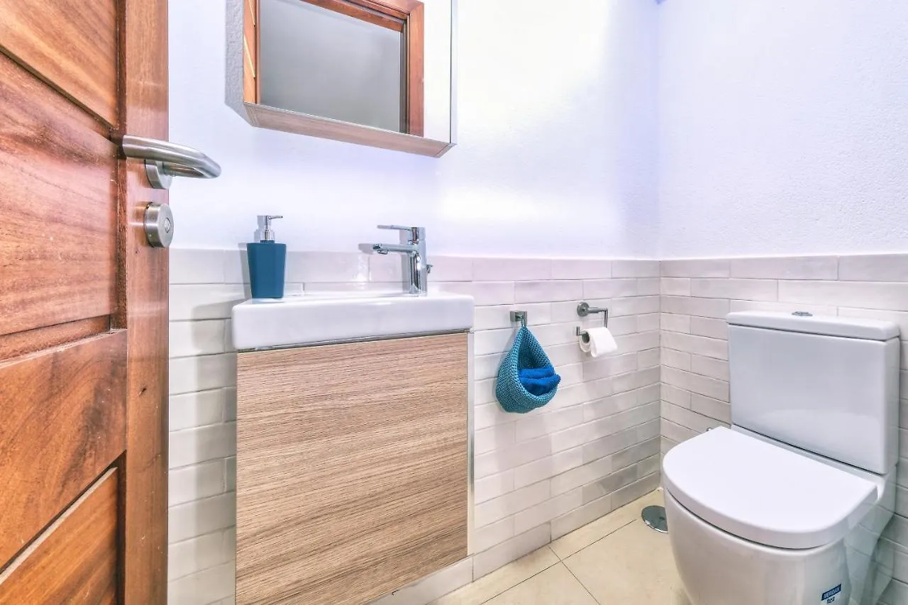 Casa Bleu 2 Floors ,2 Bedrooms ,Equipped Kitchen ,Balcony ,Terrace And Grill Puerto Calero 0*,  Spagna