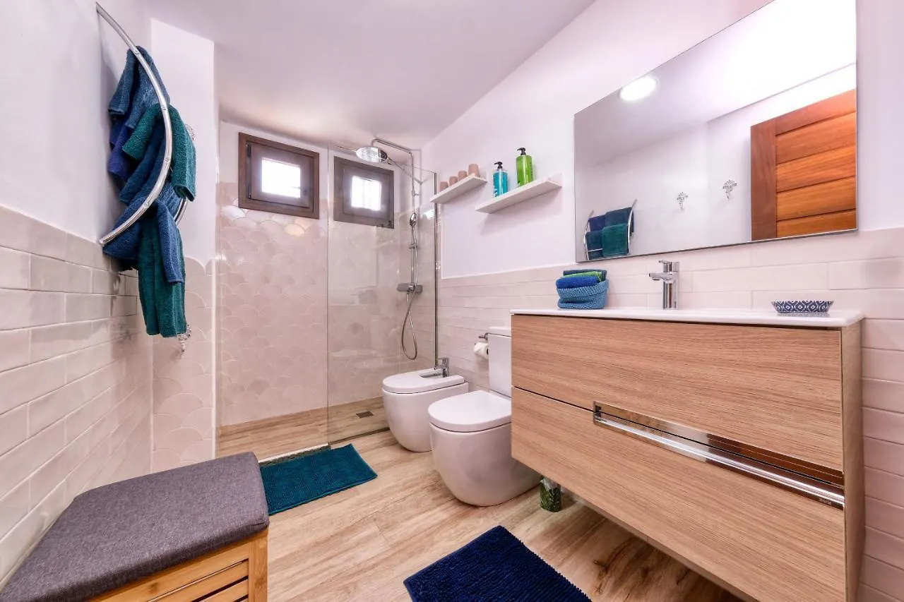 Casa Bleu 2 Floors ,2 Bedrooms ,Equipped Kitchen ,Balcony ,Terrace And Grill Puerto Calero Casa vacanze