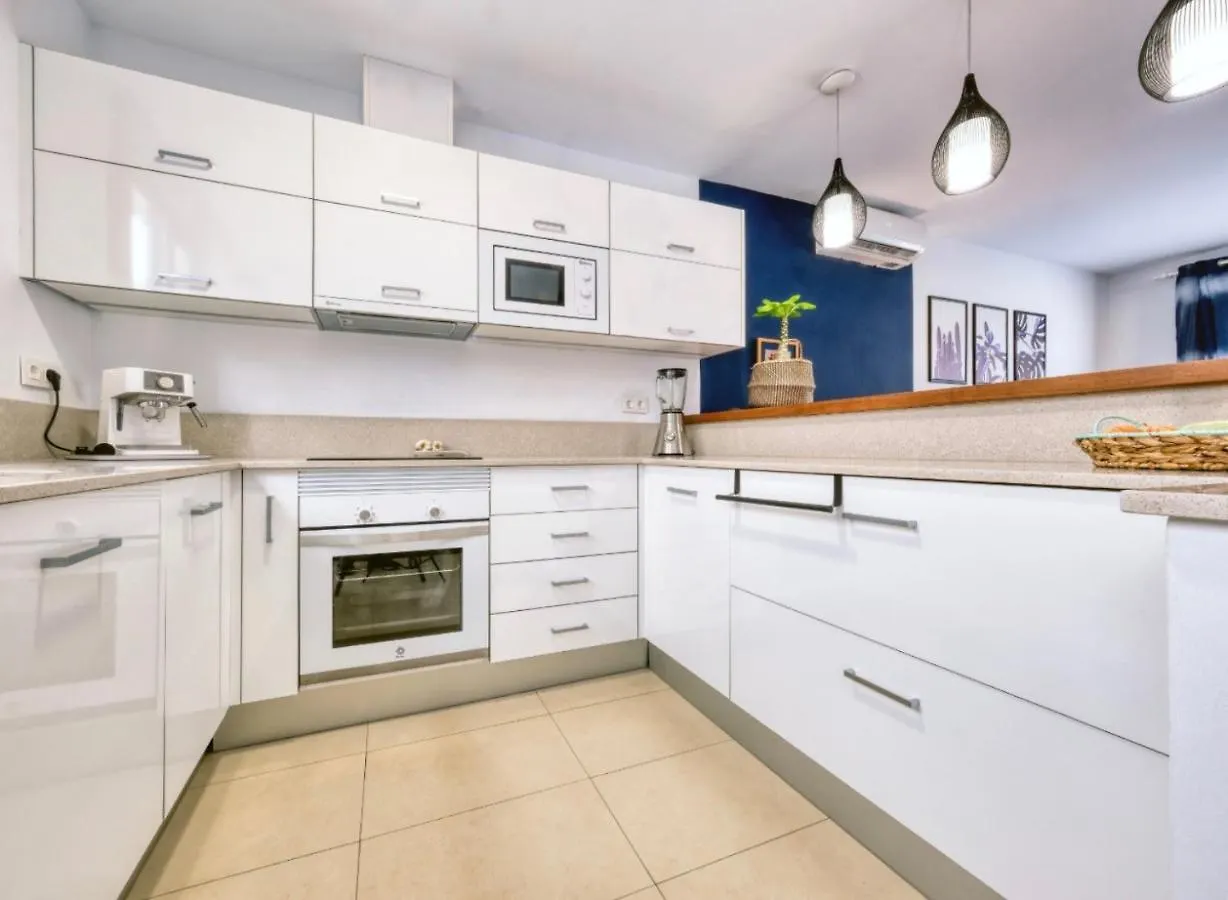 Casa Bleu 2 Floors ,2 Bedrooms ,Equipped Kitchen ,Balcony ,Terrace And Grill Puerto Calero Holiday home